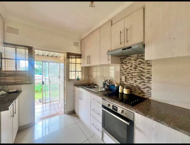 3 BEDROOM TOWNHOUSE FOR SALE IN LINCOLN MEADE